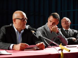 Il sindaco Casini ( a destra) e il segretario comunale Gian Bruno Ravenni
