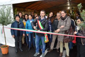 Il sindaco Casini inaugura Prim'Olio 2016
