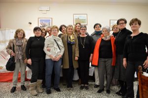 Il gruppo delle ricamatrici della scuola di ricamo "Telaio e dintorni"