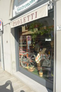 La macelleria Paoletti in via Peruzzi 
